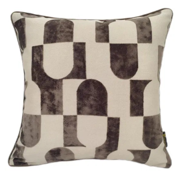 Chillpill Chocolate Paul Moneypenny 43x43cm